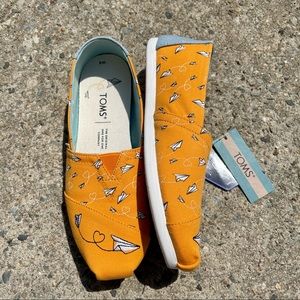 TOMS limited edition Paper planes slip on